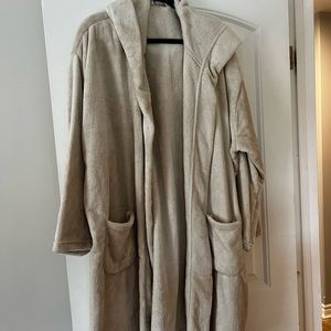 Cream bath robe